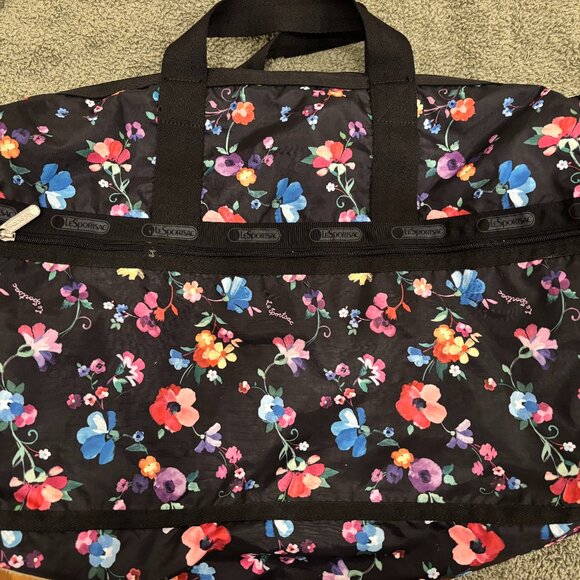 LeSportsac Weekender duffle bag in like new condition - Picture 1 of 7
